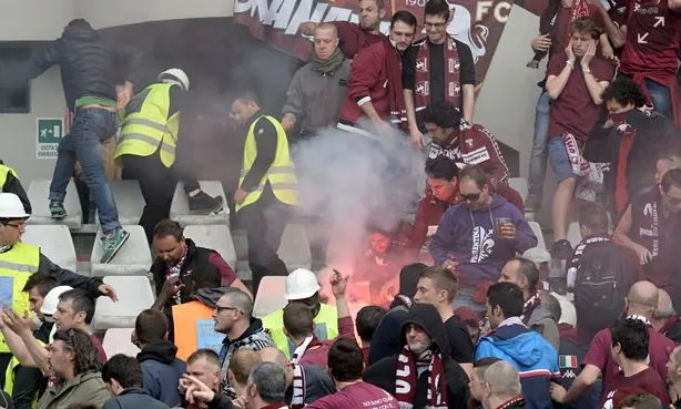 Situatë kaotike para derbit Torino-Juventus/ Një tifoz përfundon në spital, bardhezinjtë kërkojnë pezullimin e ndeshjes