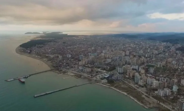 Skafi me flamur anglez mbërrin në porti e Vlorës, dy shtetas kroatë dërgohen në spital
