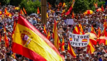 Skandalet e korrupsionit, 80 mijë spanjollë në protestë, kërkohet dorëheqja e kryeministrit Sanchez