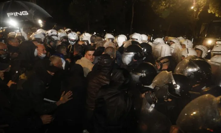 Skandali i policisë/ Arrestoi dhe 3 turistë si protestues