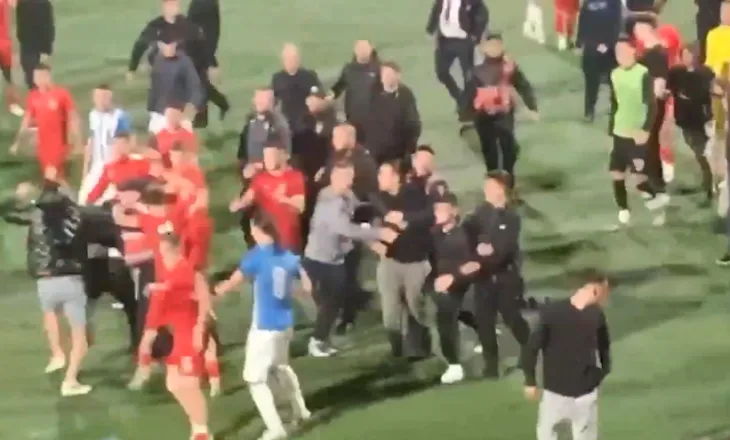 Skena të shëmtuara dhune në derbin Partizani–Tirana U-18, finalja mbyllet me përleshje