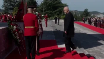 Sot 5 Maji, Kryeministri Rama dhe Presidenti Begaj homazhe në Varrezat e Dëshmorëve