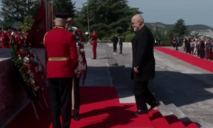 Sot 5 Maji, Kryeministri Rama dhe Presidenti Begaj homazhe në Varrezat e Dëshmorëve