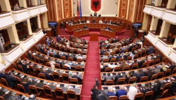 Sot Kuvend/ 9 interpelanca dhe 1 pyetje-përgjigje, opozita kërkon prezencën e Ramës! Pritet të miratohen dhe…