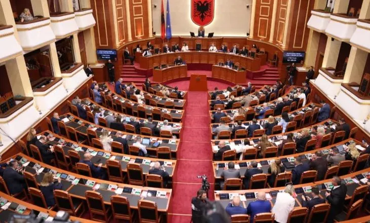 Sot Kuvend/ 9 interpelanca dhe 1 pyetje-përgjigje, opozita kërkon prezencën e Ramës! Pritet të miratohen dhe…