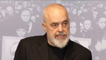 Sot Samitin i 8-të i Komunitetit Politik Europian, i pranishëm dhe Rama (AXHENDA)