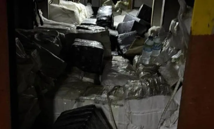 Spanja godet një rrjet të madh droge, sekuestron deri në 40 ton kokainë në Atlantik! Në pranga 23 persona