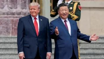 ‘Spektakël’ për kamerat, analiza e BBC: Trump pritet me bujë e lajka në Kinë, por…sfida reale në tryezë