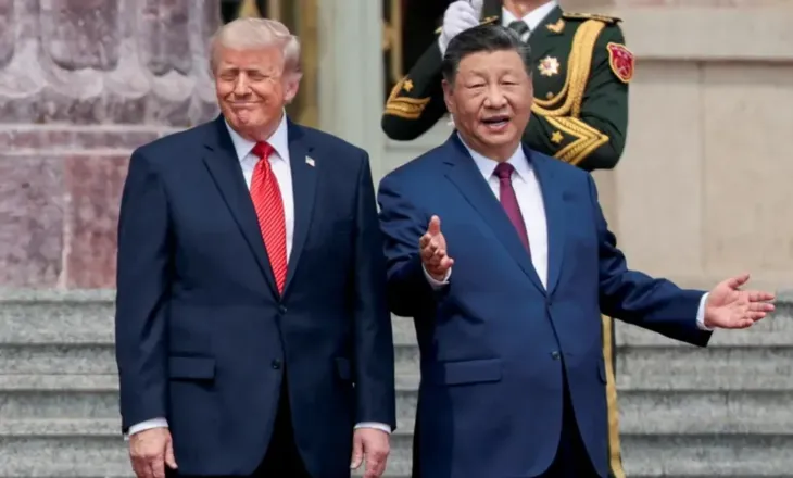 ‘Spektakël’ për kamerat, analiza e BBC: Trump pritet me bujë e lajka në Kinë, por…sfida reale në tryezë