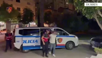 Spërndanin lëndë narkotike në afërsi të shkollave dhe ambienteve me të rinj, arrestohen 13 persona në Durrës, 4 të tjerë në arrest shtëpie