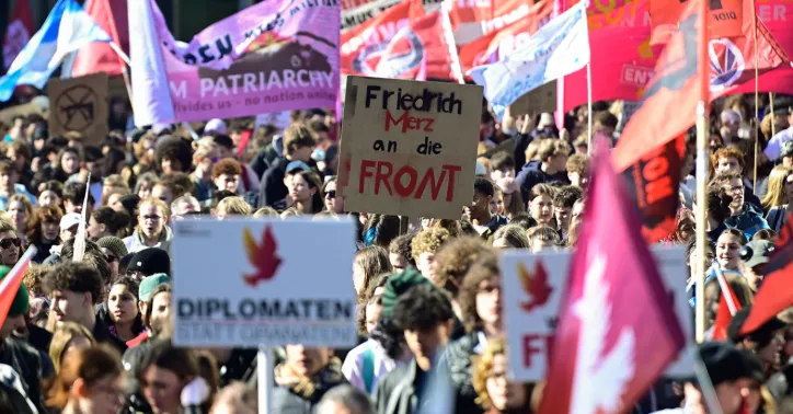 Studentët gjermanë dalin sërish në rrugë: Merz dhe industria e luftës na duan “mish për top”