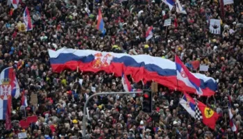 Studentët serbë kërkojnë fundin e pushtetit të Aleksandër Vuçiç, protestë masive të shtunën në Beograd