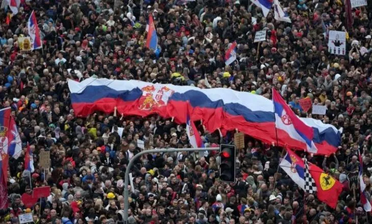 Studentët serbë kërkojnë fundin e pushtetit të Aleksandër Vuçiç, protestë masive të shtunën në Beograd