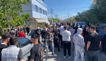Studentja e Policisë dhe vëllai i saj terrorizojnë banorët, Arapaj ngrihet në protestë