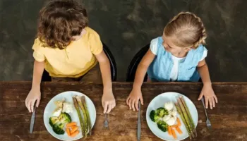 Studimi: Si fëmijët fitojnë zakonet e të ngrënit që në barkun e nënës