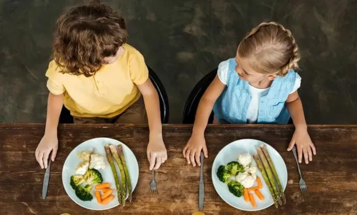 Studimi: Si fëmijët fitojnë zakonet e të ngrënit që në barkun e nënës