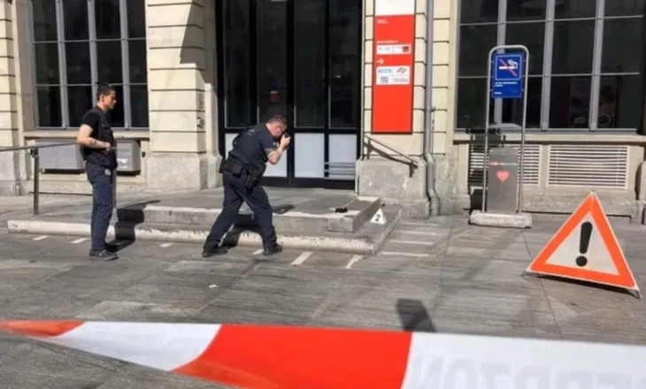 Sulm me thikë në një stacion treni në Zvicër, plagosen tre persona, dëshmitarët: Autori po bërtiste ‘Allahu Ekber”