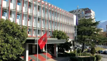 Sulmi pranë banesës së ambasadorit shqiptar në Kiev, MEPJ: Notë verbale Moskës