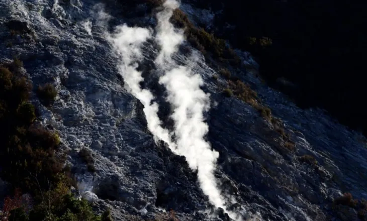 Supervullkani pranë Napolit, tmerron banorët