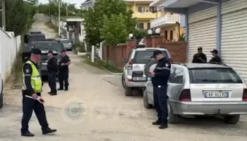 SYRI TV/ Të shtëna me armë në Mamurras, policia plagos 23 vjeçarin Leonard Dema