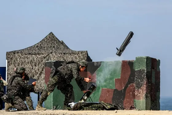 Tajvani: Nuk jemi njoftuar për ‘pauzë’ në shitjen e armëve amerikane prej 14 miliardë dollarësh