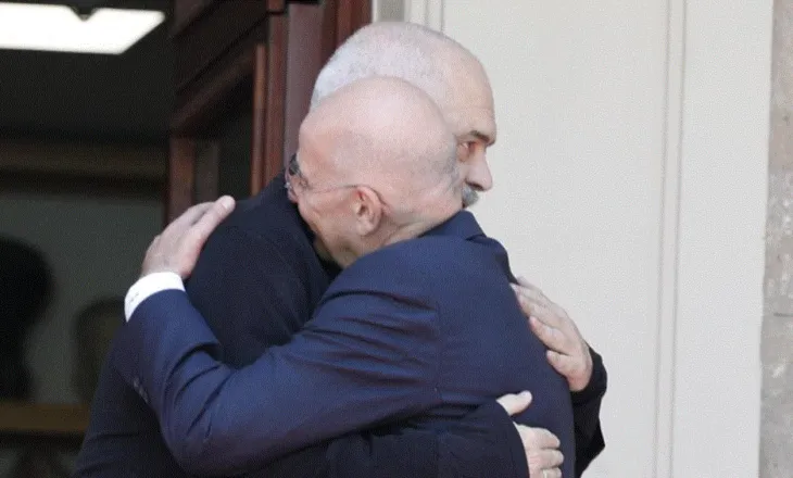 Takimi me Denidas, Rama: Mik i çmuar, udhëtim të mbarë dhe të sigurt për në shtëpi