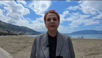 Tarifa 700 lekë për çadrat në Vlorë, kryetarja e Bashkisë: Është limit për privatin, plazhet publike janë falas