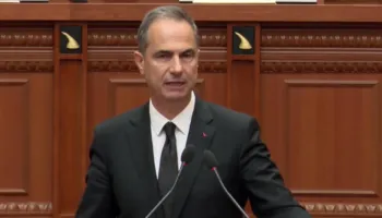 “Të fortët e lagjes ju i keni patronazhistë”/ Boçi: Nuk kanë nevojë për patentë, se ju i keni dhënë kartabiankë politike