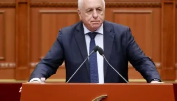 Të gjithë ‘qelbësirat’ kundër Berishës