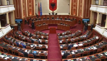 “Të hiqet Garda”/ Peleshi i përgjigjet shqetësimit të Vokshit dhe Bardhit: Mos krijoni stuhi në gotë, keni lirinë e plotë në Kuvend
