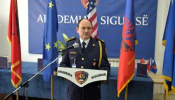 Të pathënat për Ilir Mandron, studentët punonin me punë vullnetare për sarajet e pedagogut, ja çfarë mungon te dosja…