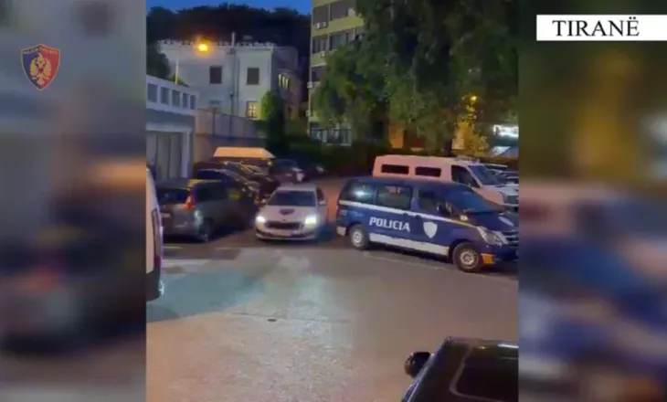 Të shpallur në kërkim për drogë/ Arrestohen dy të rinjtë në Tiranë, njëri prej tyre do ekstradohet në Itali