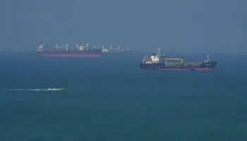 Tension në Gjirin Persik, Irani paralajmëron SHBA-në: Do të sulmojmë nëse përpiqeni të hyni në Ngushticën e Hormuzit