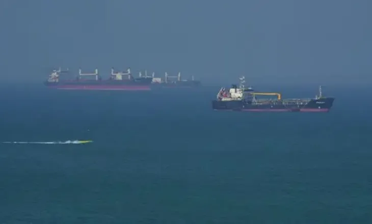 Tension në Gjirin Persik, Irani paralajmëron SHBA-në: Do të sulmojmë nëse përpiqeni të hyni në Ngushticën e Hormuzit