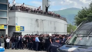 Tensione dhe përplasje para sfidës AF Elbasani- KF Tirana, ndërhyn policia