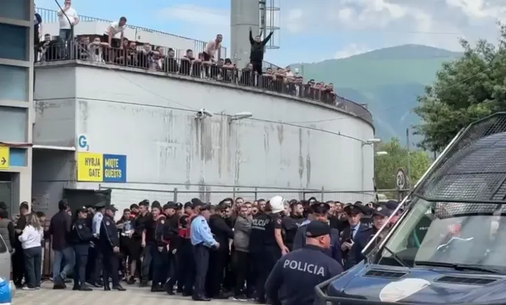 Tensione dhe përplasje para sfidës AF Elbasani- KF Tirana, ndërhyn policia
