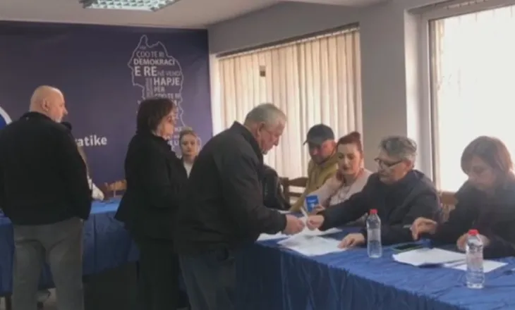 Tensionet gjatë votimit, shtyhen zgjedhjet për degën e PD-së në Korçë