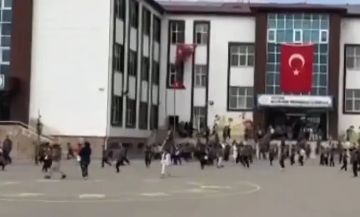 Tërmeti me magnitudë 5.6 trondit Turqinë/ Banorët në panik, frikë për lëkundje më të forta