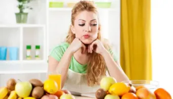 Tetë frutat me pak sheqer që ndihmojnë në ruajtjen e formës fizike