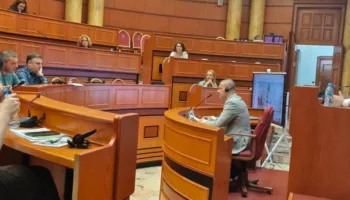 ‘Tirana zhytet në plehra’/ Zhulali zbulon skandalin: Bashkia fshehu krizën për të mos rënduar pozitat e Veliajt