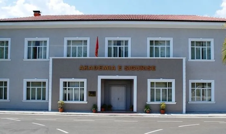 Tiranë/ Helmohen 40 studentë të Akademisë së Sigurisë