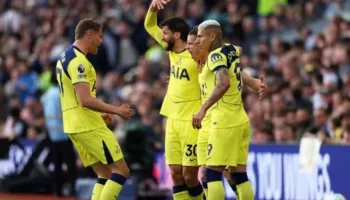 Tottenhem merr fitoren e sezonit në transfertën ndaj Aston Villa dhe tani e ka vetë në duar fatin e mbijetesës (video)