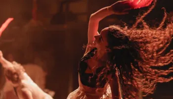 Tradita, ritualet dhe arti modern bashkohen në projektin artistik “Mbi fjalë”