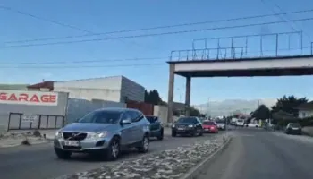 Trafik kilometrik në Elbasan/ Fluks mjetesh që kthehen nga juglindja