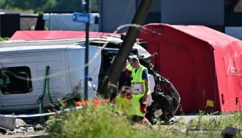 Tragjedi në Belgjikë/ Treni përplaset me minibusin e një shkolle, humbin jetën katër persona