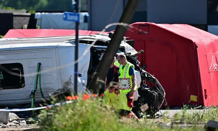 Tragjedi në Belgjikë/ Treni përplaset me minibusin e një shkolle, humbin jetën katër persona