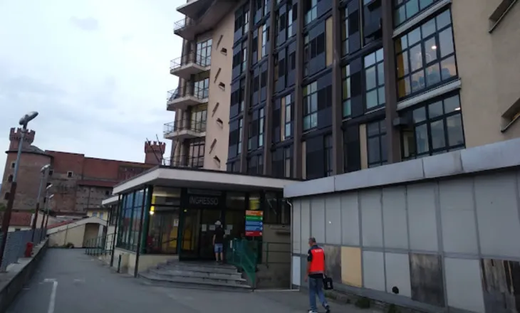 Tragjedi në Itali, babai përplas aksidentalisht vajzën 2-vjeçare në oborrin e shtëpisë, e mitura shqiptare ndërron jetë