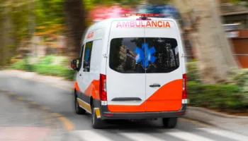 Tragjedi në Spanjë, vajza dyvjeçare vdes nga i nxehti pasi babai e harroi në makinë