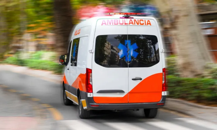 Tragjedi në Spanjë, vajza dyvjeçare vdes nga i nxehti pasi babai e harroi në makinë