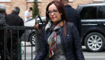 Tragjedia në Durrës, nënkryetarja e Kuvendit mbërrin pranë familjeve të dy viktimave